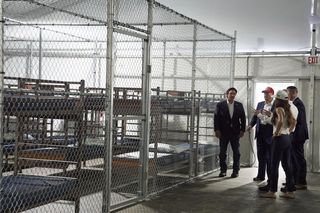 Nieludzkie warunki w aligatorowym Alcatraz. Ludzie chudną i chorują