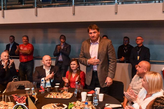 Andrzej Gołota przyjechał do Torunia. Obserwował mecz bokserski Pomorzanina