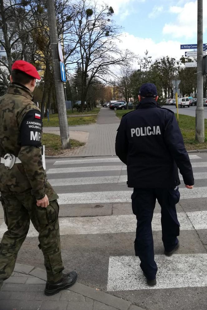 Wojsko ruszyło na ulice Torunia. Wspiera policję w działaniach 