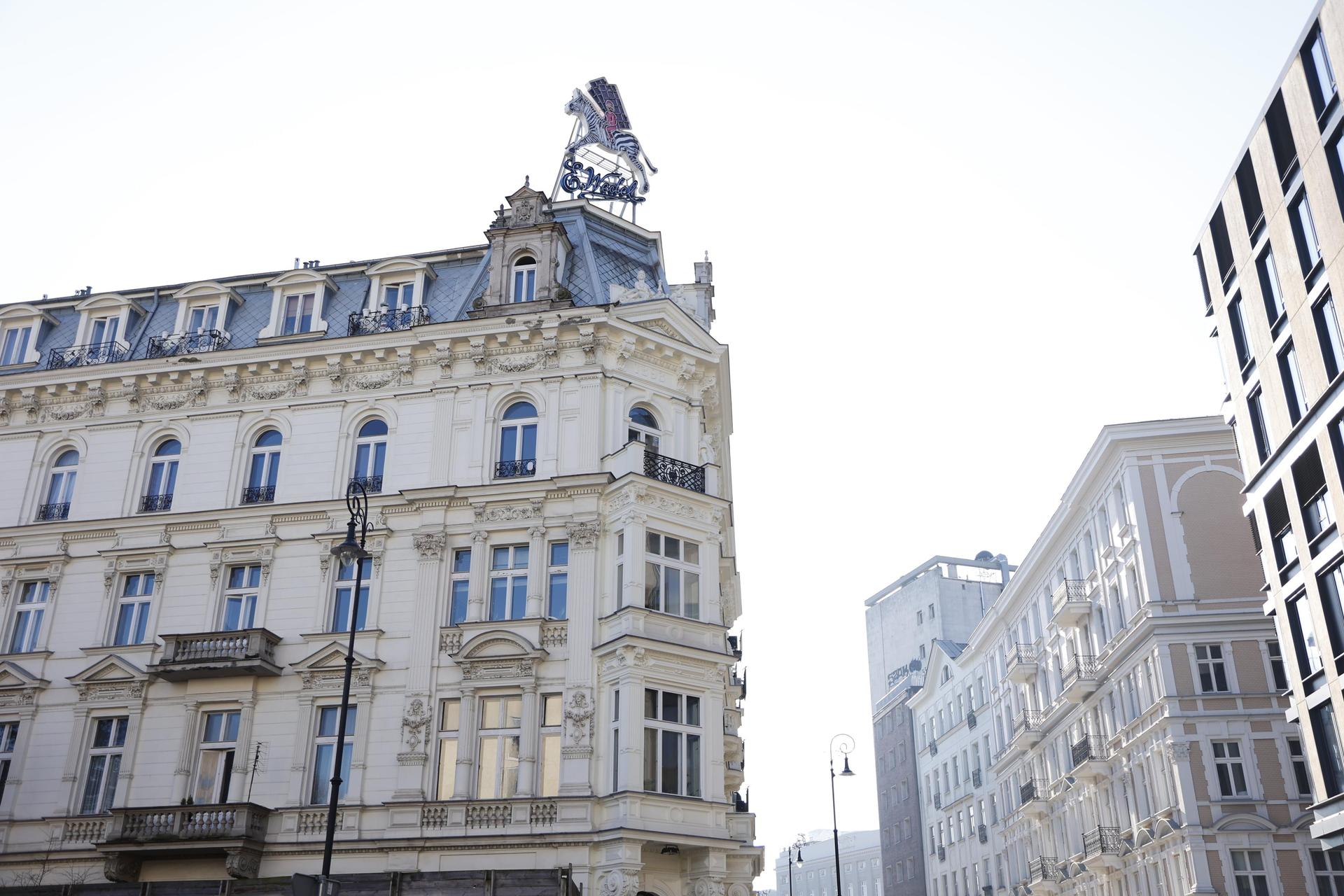 Warszawskie neony z PRL-u - zobacz zdjęcia iluminacji i sprawdź, gdzie je znaleźć