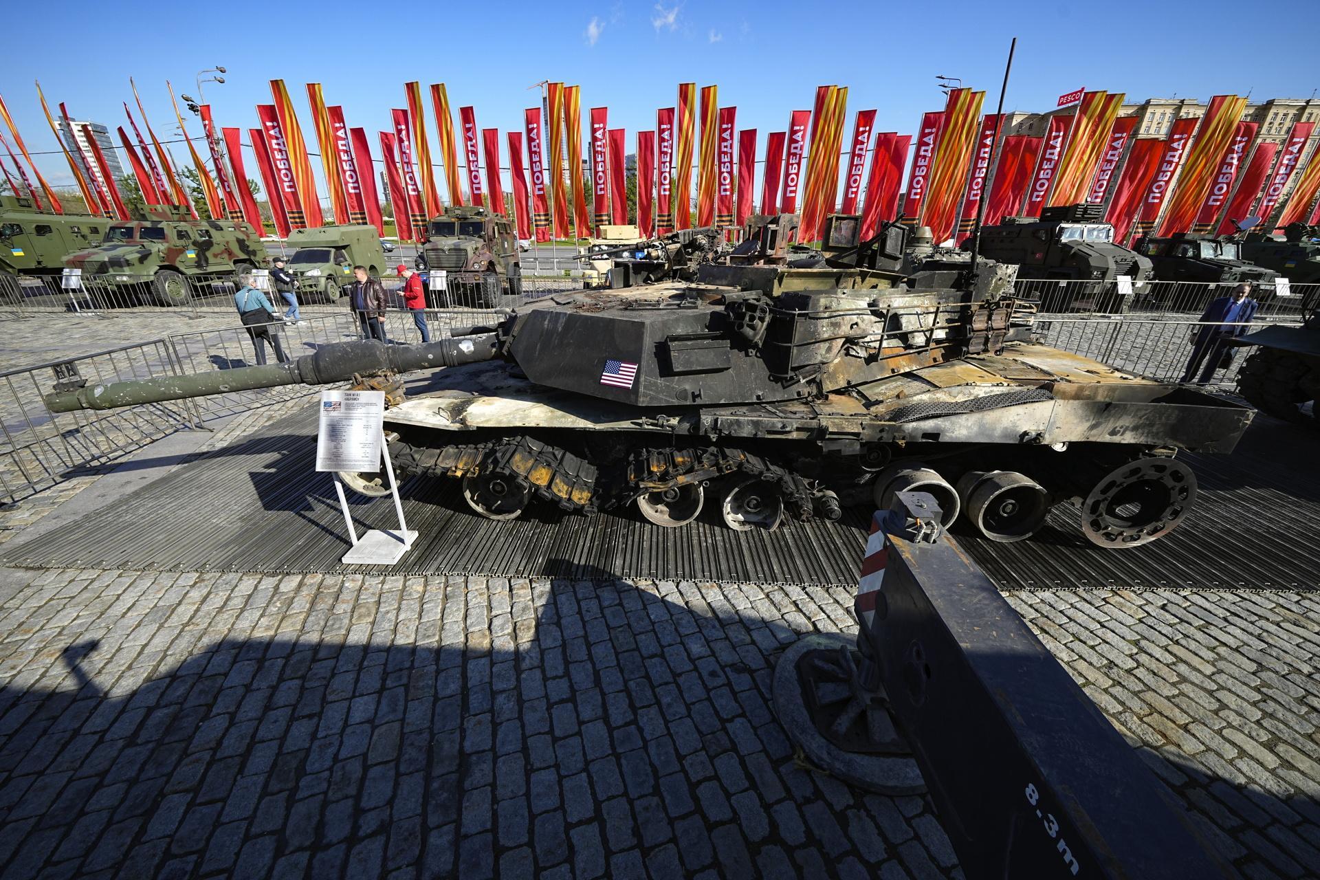 Zdobyte czołgi Leopard 2 i Abrams w Moskwie 