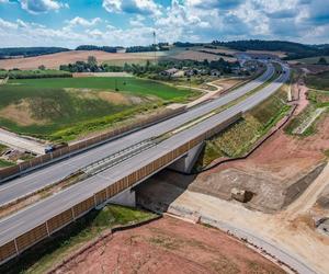 Odcinek Bolków – Kamienna Góra liczy w sumie nieco ponad 16 kilometrów długości. W dłuższym tunelu będzie odcinkowy pomiar prędkości