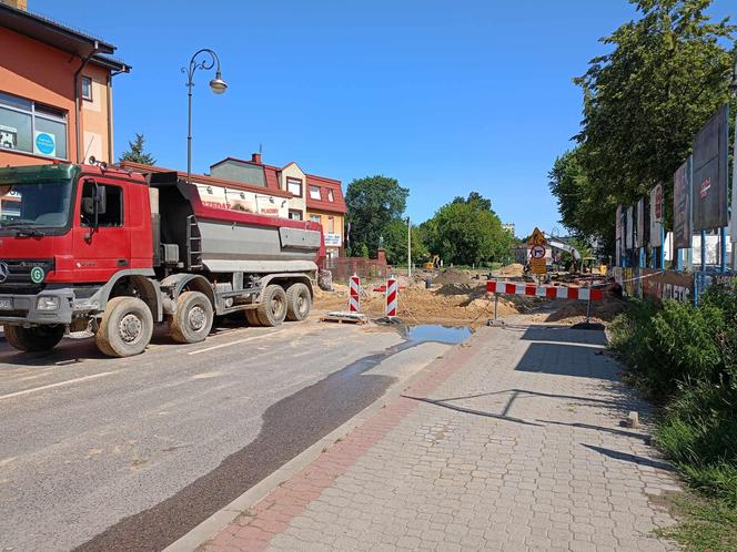 Mimo opóźnienia, roboty przy budowie ronda powinny zakończyć się przed rozpoczęciem roku szkolnego.