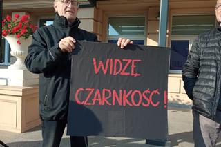 „Rząd przygotowuje sobie ciemnotę, którą łatwiej rządzić”. #Kartka do Czarnka w Rzeszowie. 