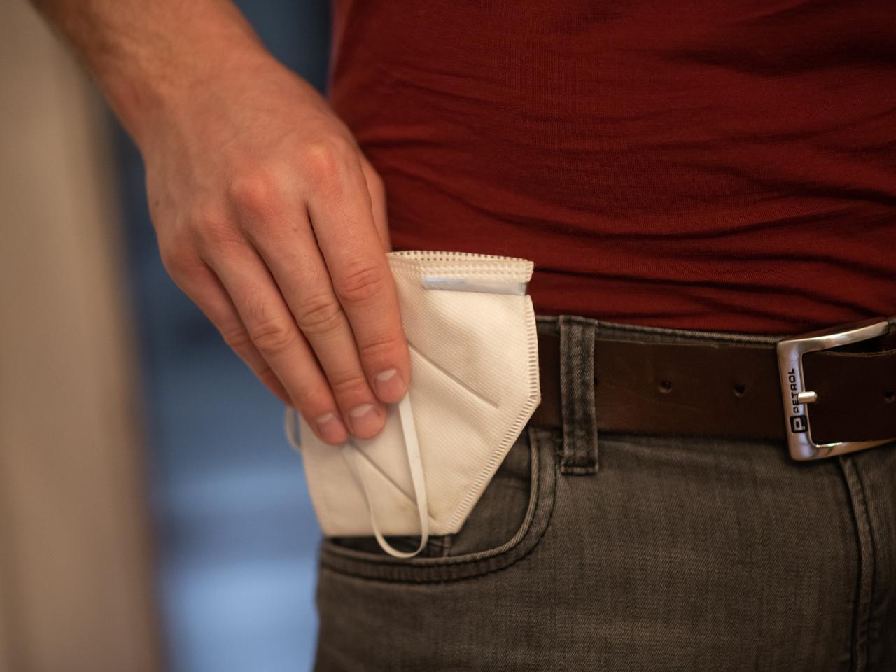 W maseczce w wiedeńskim metrze? Verboten, zakazane – za to grozi mandat