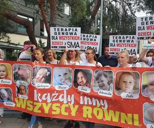 Manifestacja rodziców dzieci cierpiących na SMA