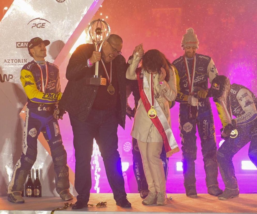 Ceremonia wręczenia trofeum po finale PGE Ekstraligi. Tak cieszył się PRES Toruń!