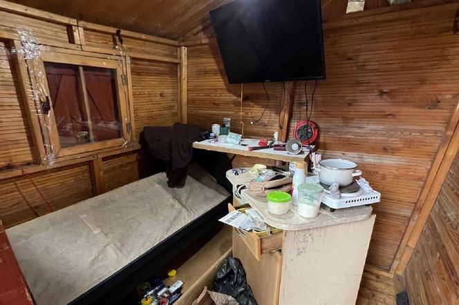 Nalot policji na ogródki działkowe. Zatrzymali 33-latka i jego żonę. 9-miesięcznę niemowlę wciągnięte w przestępczy proceder