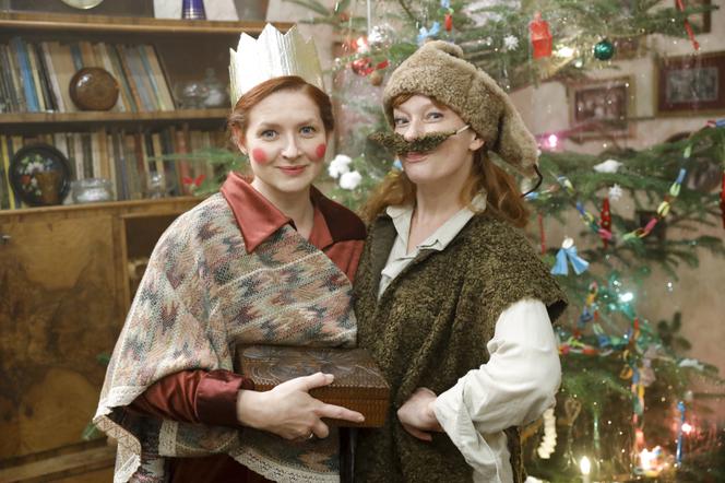 Stulecie Winnych 4. Ania (Urszula Grabowska), Mania (Magdalena Walach)