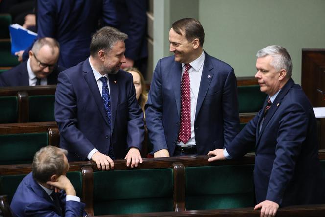 Pustki w Sejmie, Sikorski przemawia, ale PiS-u brak