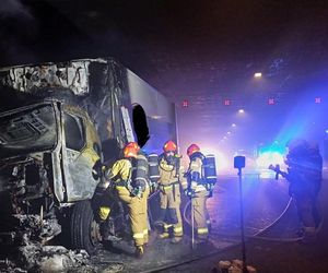 Pożar w tunelu POW w Warszawie. Płonąca ciężarówka sparaliżowała ruch na kilka godzin