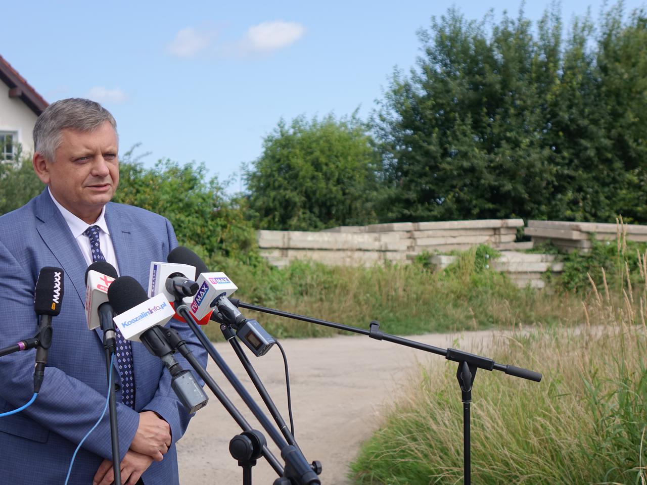 Remonty kolejnych dróg osiedlowych w Koszalinie. Będą  tymczasowe z płyt betonowych  
