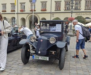 Parada zabytkowych samochodów