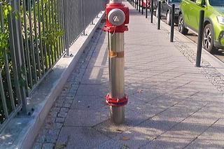 Hydrant i inne przeszkody na ulicy Asnyka