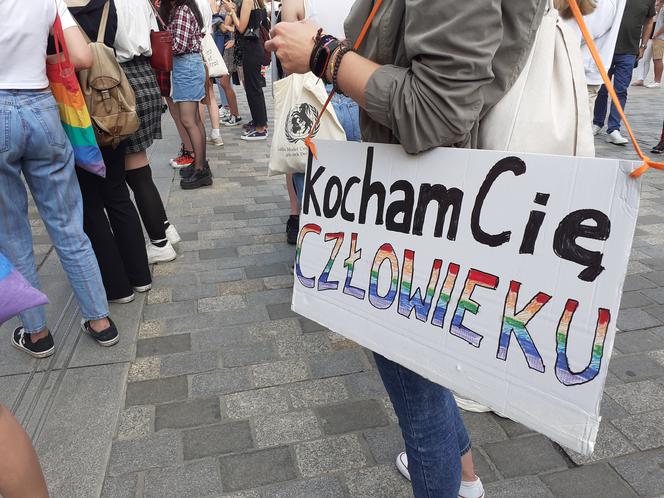 "Jesteśmy ludźmi, nie ideologią" - tak środowiska LGBT manifestowały wczoraj w Lublinie