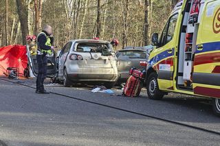 Wypadek w Jaworznie w Seacie zginęła matka, 2 letnie dziecko przeżyło.