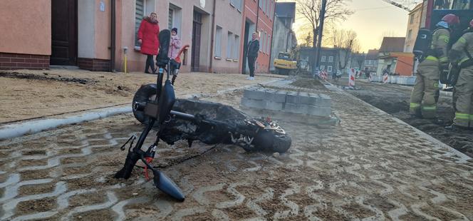 Pożar w Białogardzie. W mieszkaniu zapaliła się hulajnoga