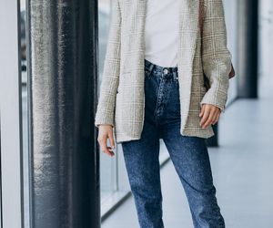 Między latem a jesienią. Idealne stylizacje na przejściową porę