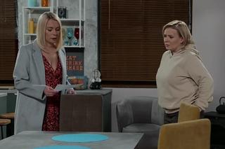 Pierwsza miłość, odcinek 3839. Emilka (Anna Ilczuk), Marysia (Aneta Zając) 