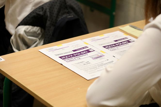 Matura 2025 z języka polskiego unieważniona. CKE zabiera głos i potwierdza wyciek. Policja w akcji