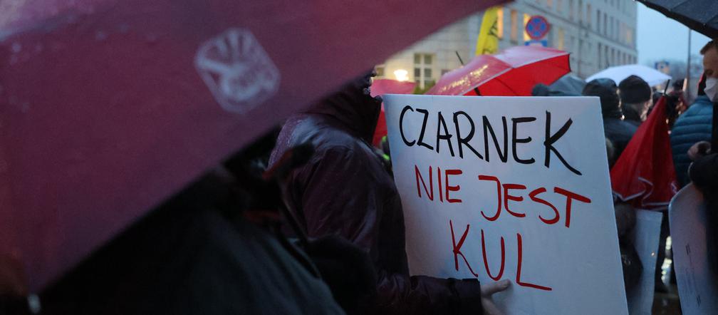 Protest przeciwko Lex Czarnek przez Sejmem