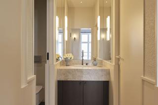 182-metrowe biuro na wynajem w Warszawie. Mieści się w stylowej kamienicy