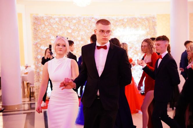 Uczniowie ZSP nr 6 w Siedlcach bawili się na studniówce. Zobacz zdjęcia!