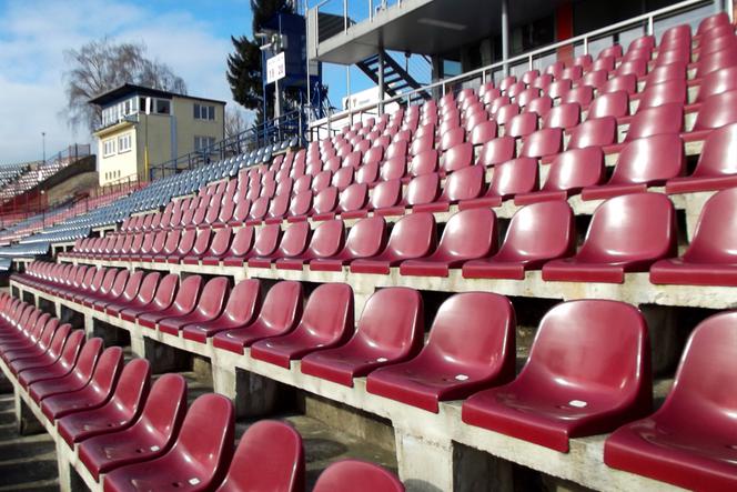 Krzesełka ze szczecińskiego stadionu trafią do sprzedaży w poniedziałek