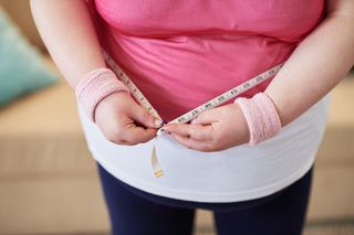 Chcesz pozbyć się oponki na brzuchu? Wypróbuj te 5 prostych rad od lekarza