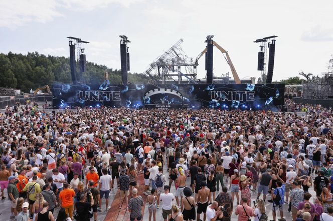 Tomorrowland 2025 ruszył! W tle nowej sceny widoczna ta spalona.  "Absolutnie niesamowite"