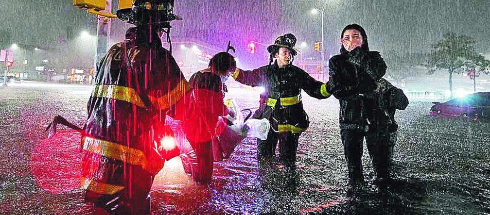 To był rok wirusa i skandali