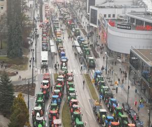 Protest rolników w Olsztynie. Setki ciągników zablokowały centrum miasta [ZDJĘCIA, WIDEO]