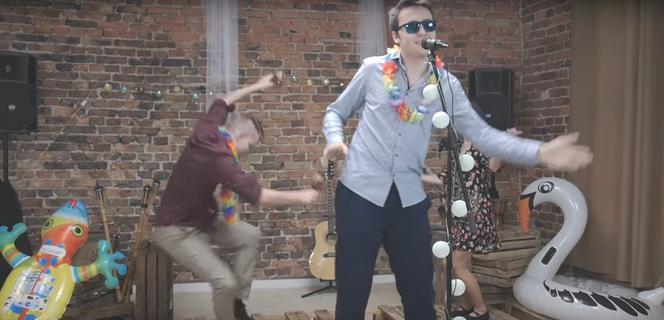 Przerobili hit Ronniego Ferrari. Teraz ministranci z Katowic sparodiowali znanego rapera. Jak im poszło?