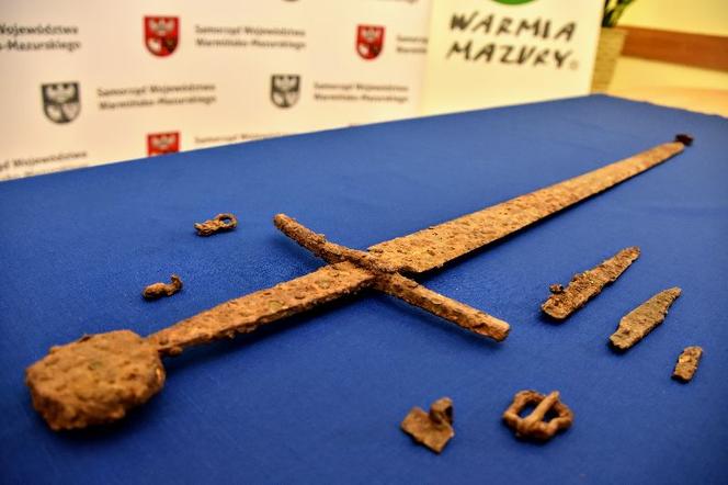 Sensacyjne odkrycie pod Olsztynem! Znaleziono nagi miecz grunwaldzki