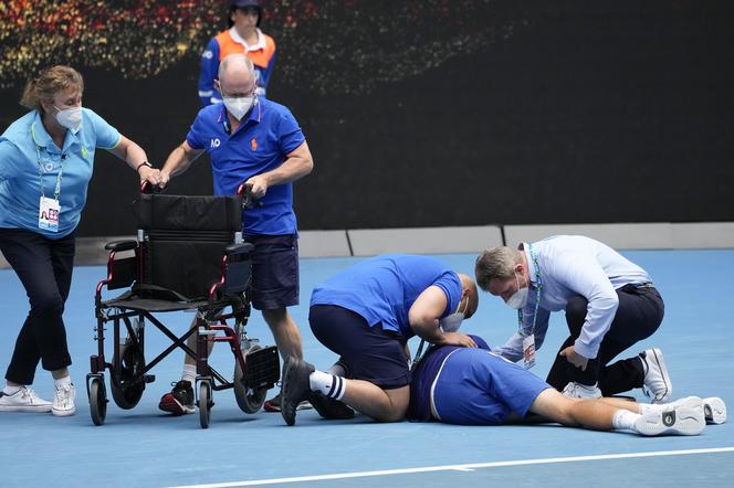 Finał juniorskiego Australian Open: Jakub Mensik i sztab medyczny