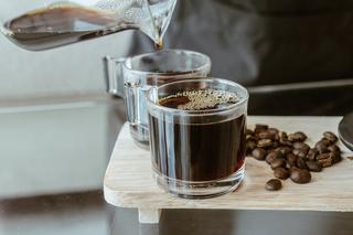 3 nawyki, które sprawiają, że kawa jest niezdrowa. Zwalcz je – radzi ekspertka 