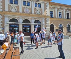 Protest przed siedzibą PKP Cargo w Tarnowskich Górach