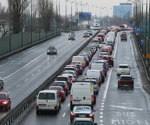 Motoryzacja w 2025 roku. Jeden trend zdominuje branżę 