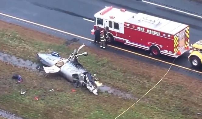 Samolot rozbił się na autostradzie
