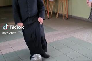 Ksiądz Piotr z Barlinka podbija TikToka