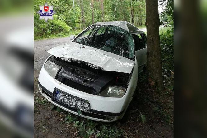 Auto 18-latki wypadło z drogi! Jechała za szybko? Dwie nastolatki ranne