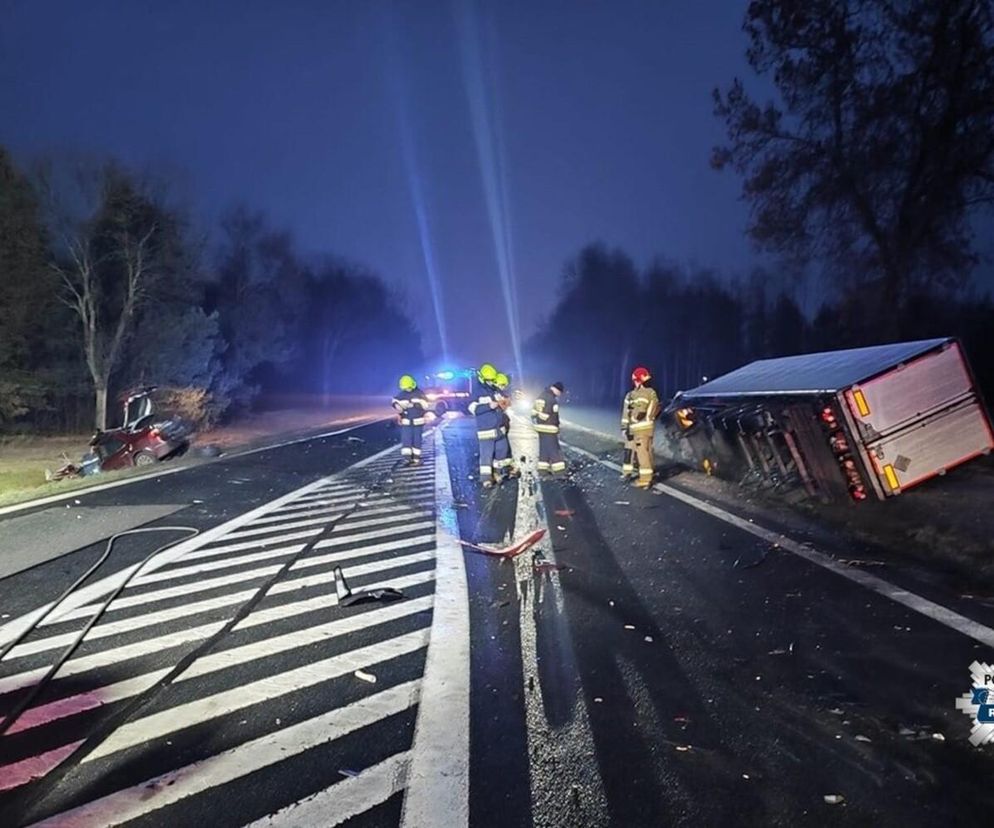 Śmiertelny wypadek pod Radomiem. 33-latek zginął po zderzeniu z ciężarówką