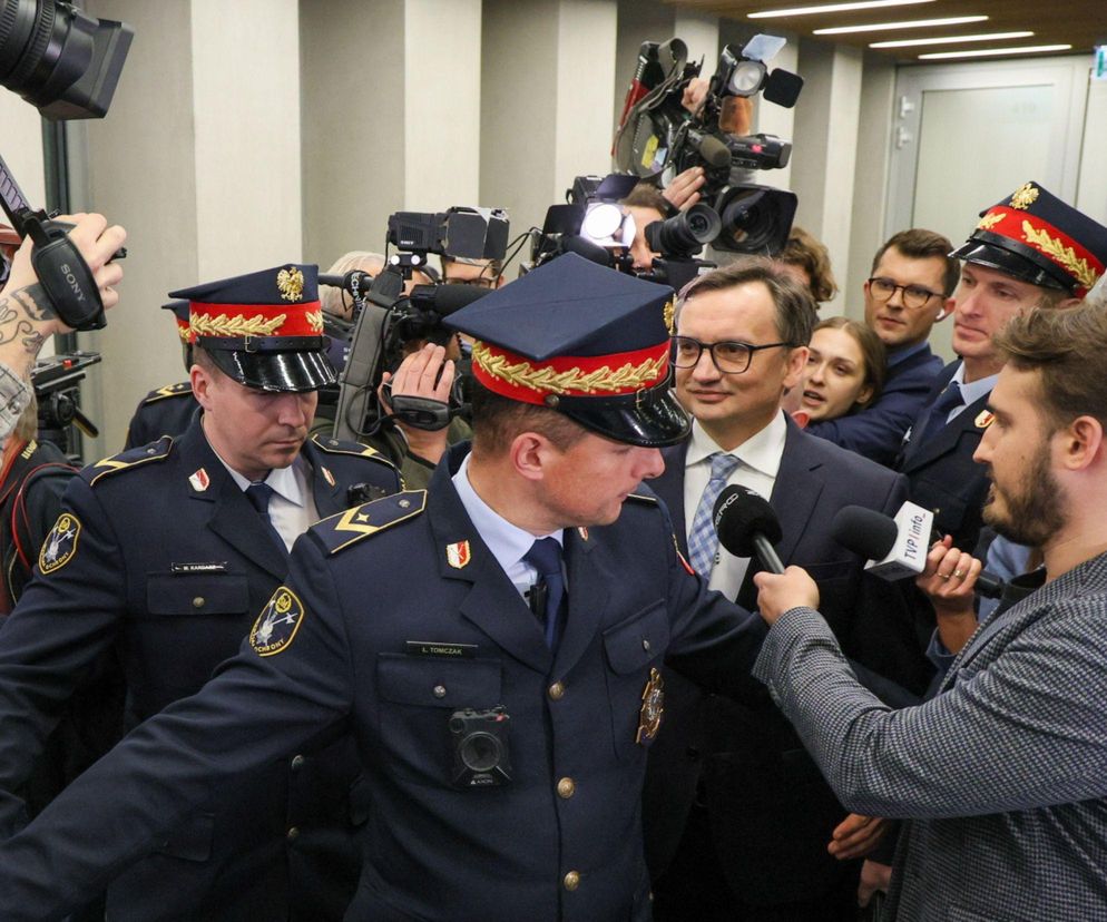 Zbigniew Ziobro dotarł na posiedzenie komisji. Nie obyło się bez spięć