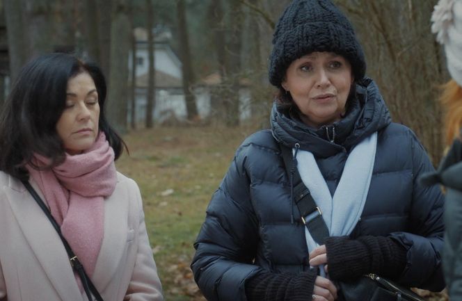 M jak miłość, odcinek 1868. Kinga (Katarzyna Cichopek), Marysia (Małgorzata Pieńkowska), pani Ola (Ewa Kolasińska)