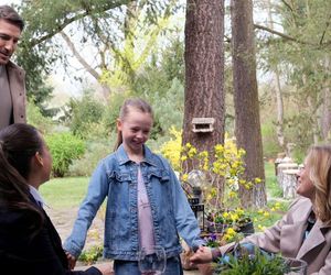 M jak miłość odc. 1872 po wakacjach. Magda (Anna Mucha), Julia (Marta Chodorowska), Nadia (Mira Fareniuk), Dima (Michaił Pszeniczny)