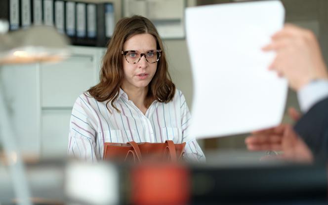 BrzydUla 2, odcinek 47 - opis, streszczenie: Ula prosi prawnika o widzenie z Markiem 