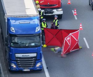 Śmiertelne potrącenie na A2. Nie żyje 71-letni kierowca ciężarówki