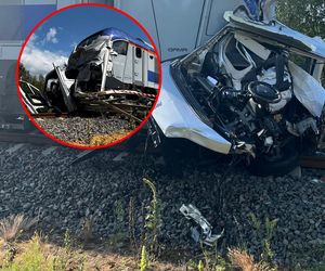 Bus zderzył się z pociągiem. Kierowca nie żyje