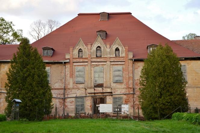 Pałac w Sztynorcie odrodzi się jak Feniks z popiołów. Zobacz, jak wygląda teraz [ZDJĘCIA]