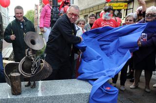 Jerzy Owsiak odłonił w Kołobrzegu figurkę poświęconą WOŚP